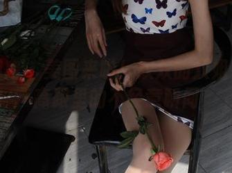 异思趣向 – 美图来啦！双双的双姐在裸色高跟里的不经意瞬间