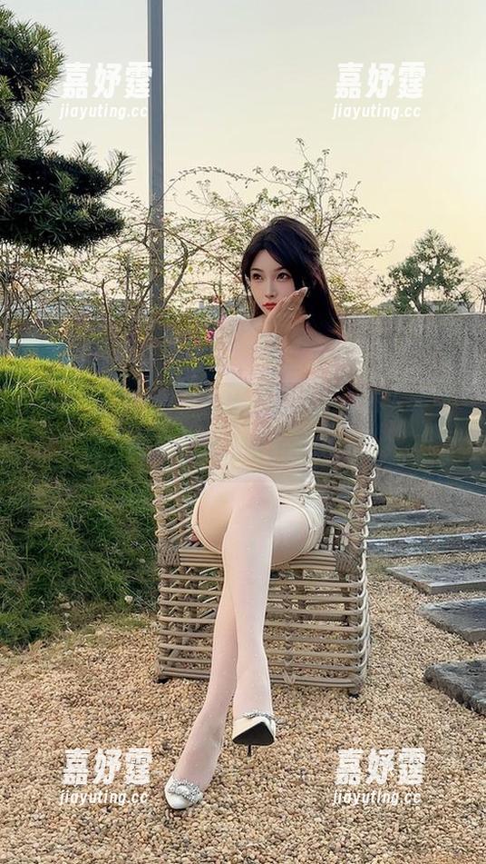 微密圈 - 徐莉芝在线上传的作品，花园交接，这灵感是从哪儿冒出来的？