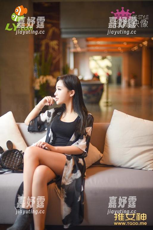 推女神 - 施忆佳Kitty酱旗袍全套，原图放飞自我，自信似乎与那布料团团相拥。