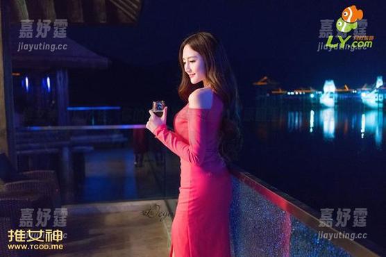 推女神 - 施忆佳，你的牛仔裤有种魔力，原图里的每一处都让我想多看一眼