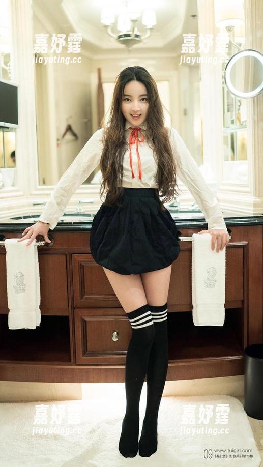 推女郎 - 制服假装纯情，潘娇娇的私拍原图让人忍俊不禁！