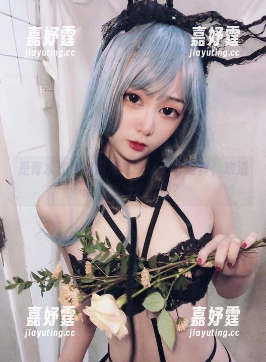 是青水和她的露背毛衣：这套写真，难道是要跟我道个别？