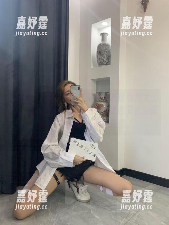 微密圈 - 杨大乐乐很靠谱的灰丝私房大公开：某种喜欢，停留在一半欲言又止的画面中，恰好让人浮想联翩。