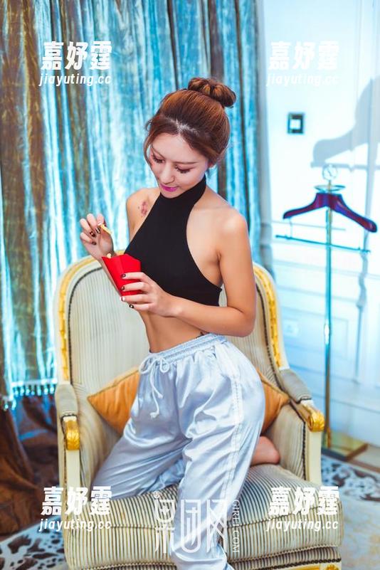 果团网 - 周妍希的女仆写真，高清但不止是衣服吸引眼球