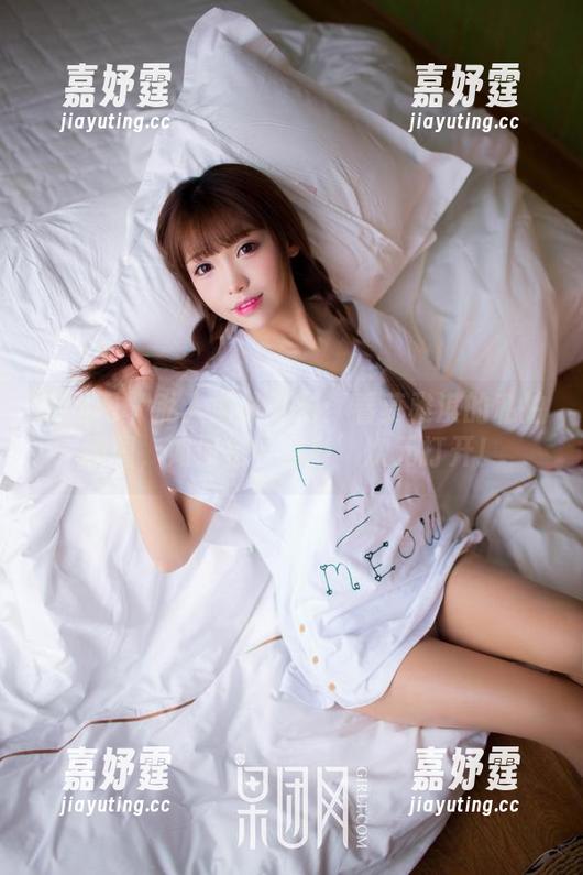 果团网 - 私人游泳派对：看莫雅淇的私拍原图，如何把‘湿身’次元打开！