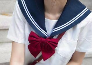 梦丝女神 – 璇璇校服私拍：一个不靠成绩，只凭衣服好看的人生