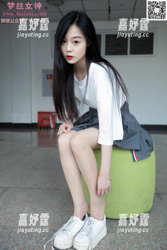 梦丝女神 - 苏柔的丝袜奇遇记：定制这一刀就能让你成时尚达人！