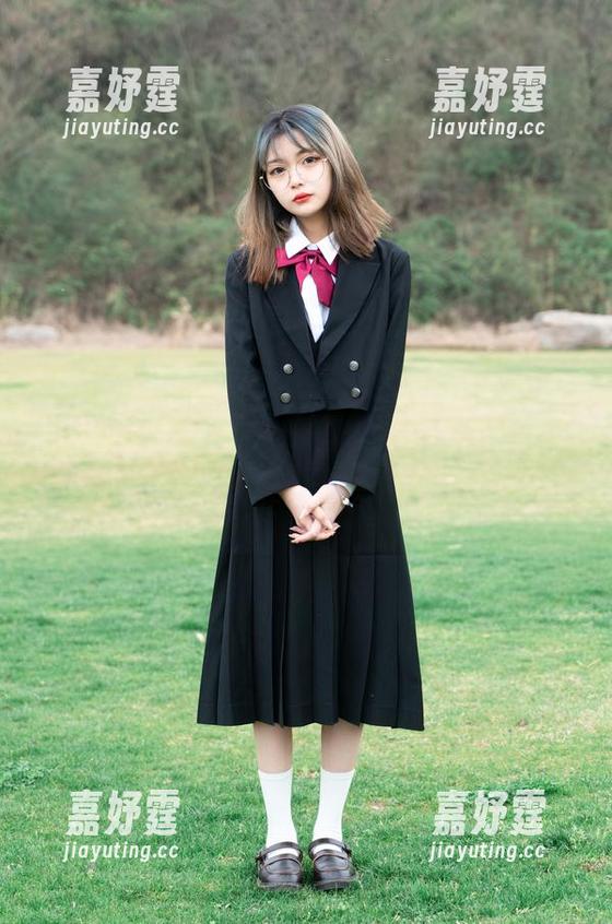 在稻田里，梨瑾瑾和她的写真合集，感受到了一丝田野的气息，嗯。