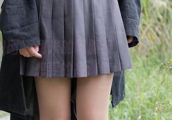 森萝财团 – 甜米的制服照，不就是我天天想要的高清壁纸？