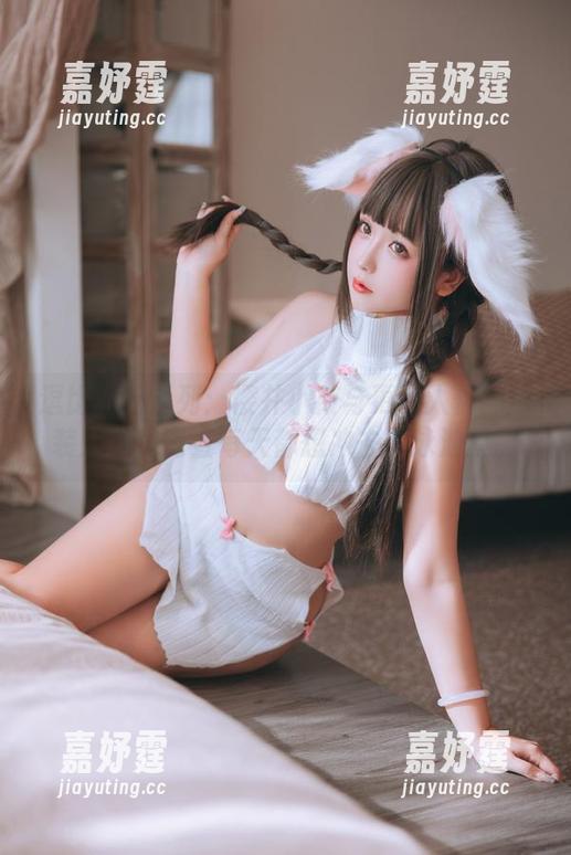 逗比私拍系列：樱井小莜与更衣人偶的泳装大战，简直每天都想冲去买泳池票。