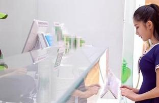 爱丝 – 看到欣杨的和服图册，我想说，衣服美，假如能穿上就好了。