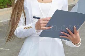 爱丝 – 妈妈再也不用担心，全套以瑶瑶的名义送给每一个女孩。