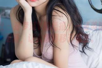 爱蜜社 – 孙梦瑶V的播报：一波美脚套图更新，让人懒得移开视线。