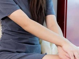 物恋传媒 – 精选黑丝让人忍不住多看几眼，菜菜你这是要干嘛啊？