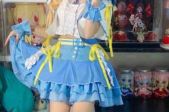 瞧，白栎Shirly这身水手服，简直是“海能少女”既视感，我等一众看客准备点赞到手抽筋！