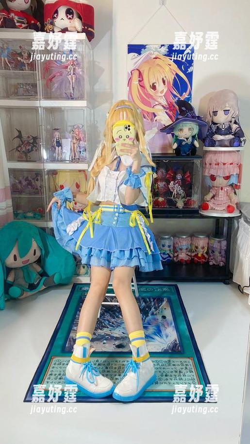 瞧，白栎Shirly这身水手服，简直是“海能少女”既视感，我等一众看客准备点赞到手抽筋！