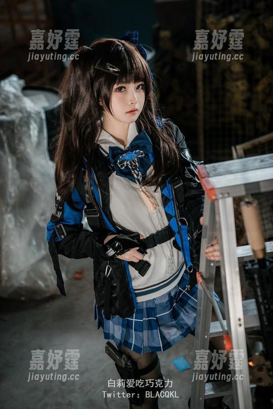 那个原图里的白莉爱吃巧克力蕾姆女仆，好吧，我admit，我沦陷了。