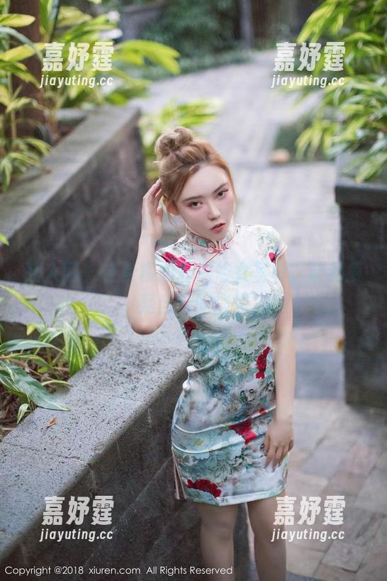 秀人网 - 任莹樱的私房修女写真，让我质疑自己的信仰