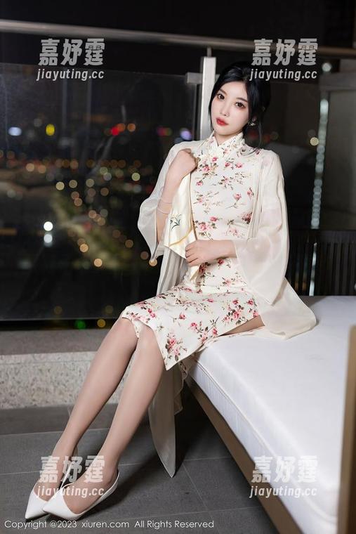 秀人网 - 夏晓Maggy的裸足分享：不需要鞋子才亮眼，这才是“赤足通天”的节奏！