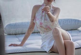 秀人网 – 香蕉皮下的林文文yooki旗袍合集：在优雅中轻轻滑出一点意外