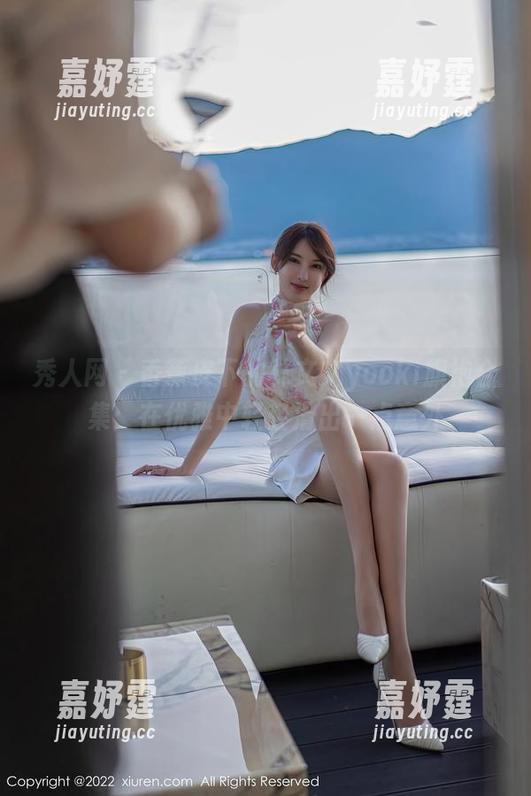 秀人网 - 香蕉皮下的林文文yooki旗袍合集:在优雅中轻轻滑出一点意外 秀人网 - 香蕉皮下的林文文yooki旗袍合集:在优雅中轻轻滑出一点意外