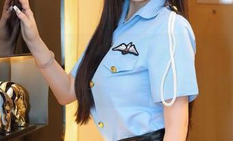 秀人网 – 柚子178和她的皮衣，再次挑战美图的界限，我得佩服她的勇气。