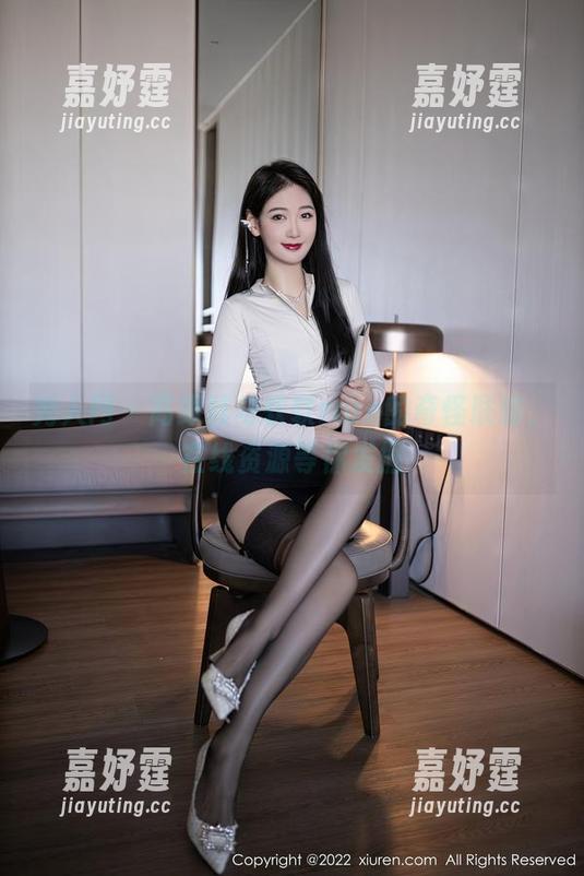 秀人网 - 高跟鞋与软软roro的奇怪联结，在线资源等你发掘