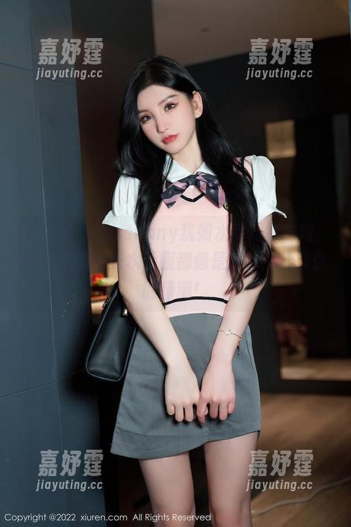 秀人网 - 龙女sunny犹如水手操纵方向，图集里的每张水手服都像是航标，分享你的猜测！