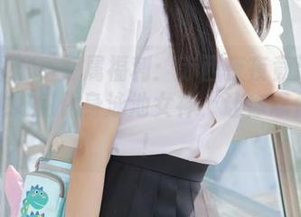 稚乖画册 – 专属福利：赤西夜夜竟泳图包，看她如何化身泳池女神，让你忍俊不禁！