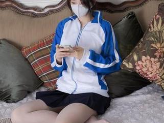 紧急企划 – 跟上热度！见希在最新作品中，红裙狂欢进行时！
