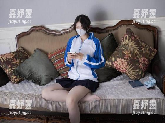 紧急企划 - 跟上热度！见希在最新作品中，红裙狂欢进行时！