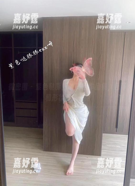 微密圈 - 紫色哒豚豚的美足作品集，色泽和形状都是一绝