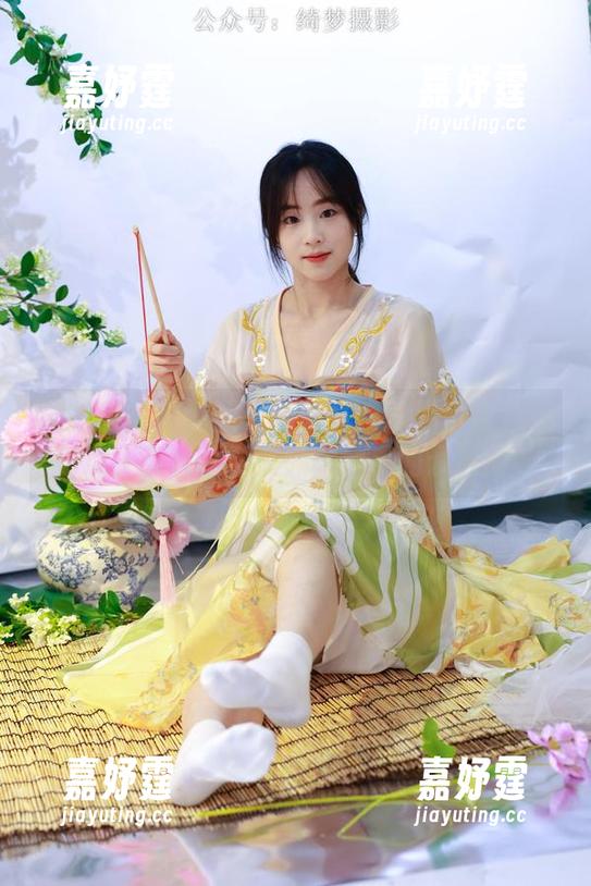 绮梦摄影 - 套图里的以凡：厨娘形象总是让人有种想学又懒得动手的矛盾感