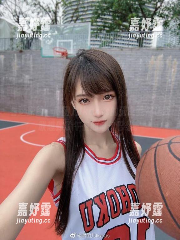 看这原图，腐团儿Ikaros的猫女竟然让我联想到了午夜的奇幻巴黎。