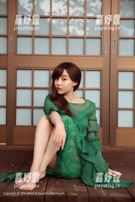 菠萝社 - 王语纯出镜啦：8月第一刊，真不愧是超火的写真作品！