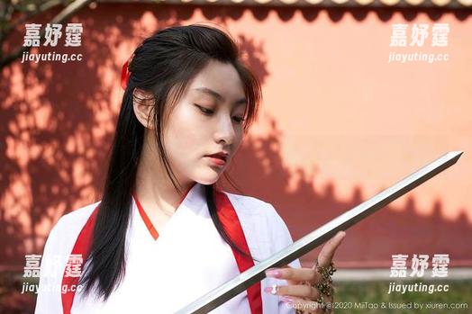 蜜桃社 - 黑丝与秋天——美绪的免费写真系列，乱入的小心思。