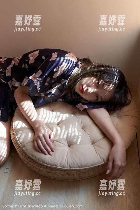 蜜桃社 - 图集：蜜蕊Mary在户外的几种面孔，真让人分不清她哪种更好看