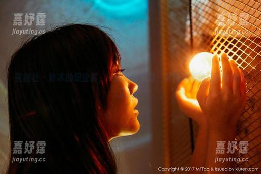 蜜桃社 - 铃木的职业装，一键高清下载，看她如何把正经变得不正经！