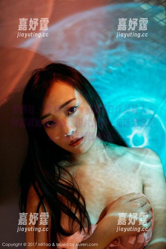 蜜桃社 - 雪梨sherry的黑白作品给人一种别样的清新感，图片里那一句话念念不忘，资源都想收藏！