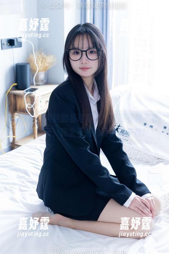 袜啵啵 - 熊熊的板鞋写真，原图有种不着边际的美，完全不担心鞋子被忽视！