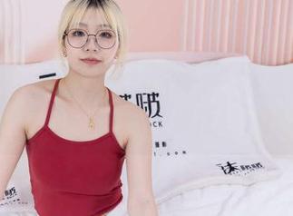 袜啵啵 – 瑶瑶的最新图册：长腿直通天际，快把门关好，别撞到了！