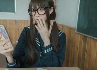 西园寺南歌的写真，快来下载魔太郎捣蛋圣诞大冒险！