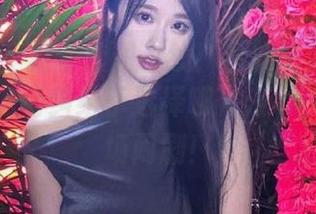 微密圈 – 最新套图上线！看轩子巨2兔在浴缸里如何纠结于选择哪件浴巾，开启一场闹剧！