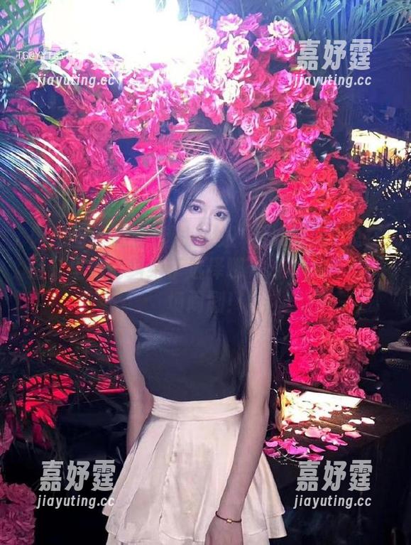 微密圈 - 最新套图上线！看轩子巨2兔在浴缸里如何纠结于选择哪件浴巾，开启一场闹剧！