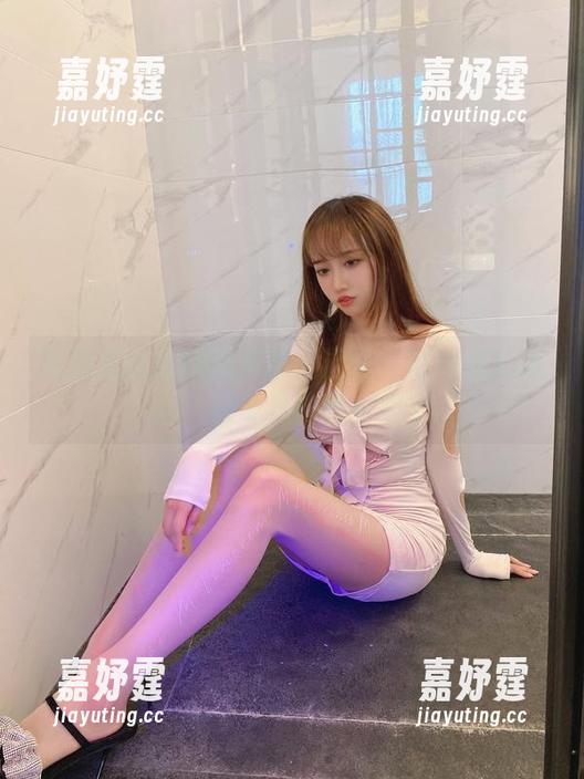 过期米线线喵的私拍大冒险：如何成功拯救一只可爱的鹿小姐？