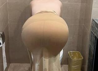 微密圈 – 迷人的五姨太的办公室，真缺少一杯咖啡的写真合集！