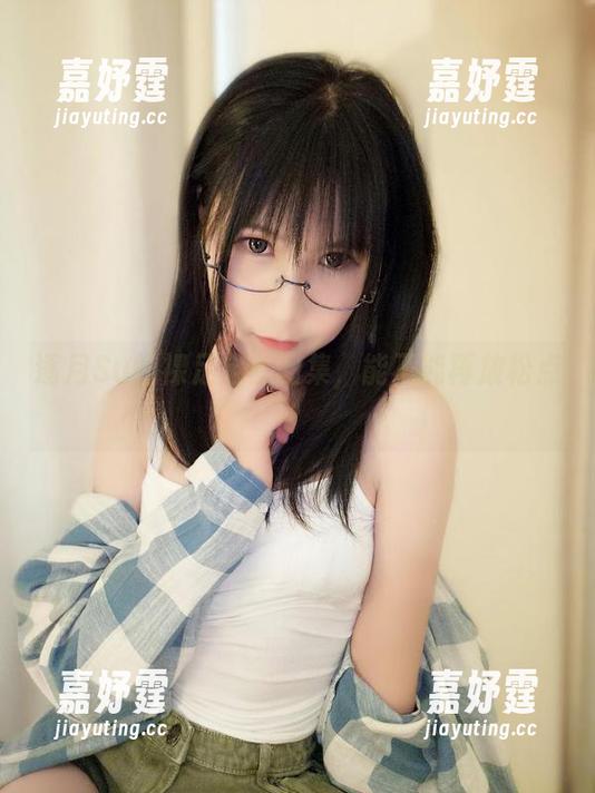 逐月Su的裸足全套图集，能不能再放松点？