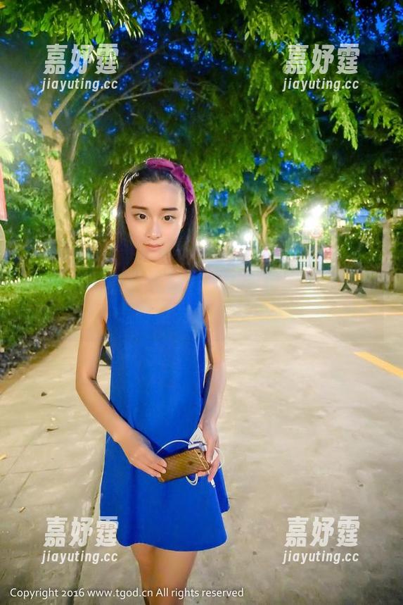 青豆客 - 原图现身：当牛仔裤遇上莫雅淇，是时候为了美买单了。