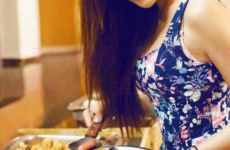 青豆客 – 手指滑动间，莫雅淇在线自拍合集又浮现出来了，我又要犯花痴了！