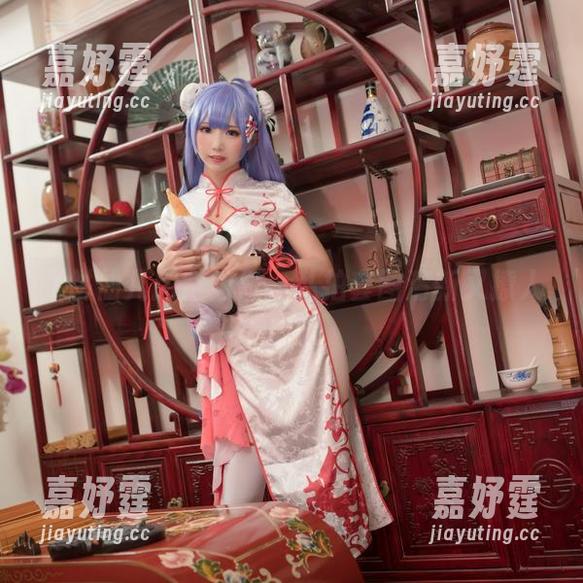 面饼仙儿用空姐风，私拍套图清新又撩人